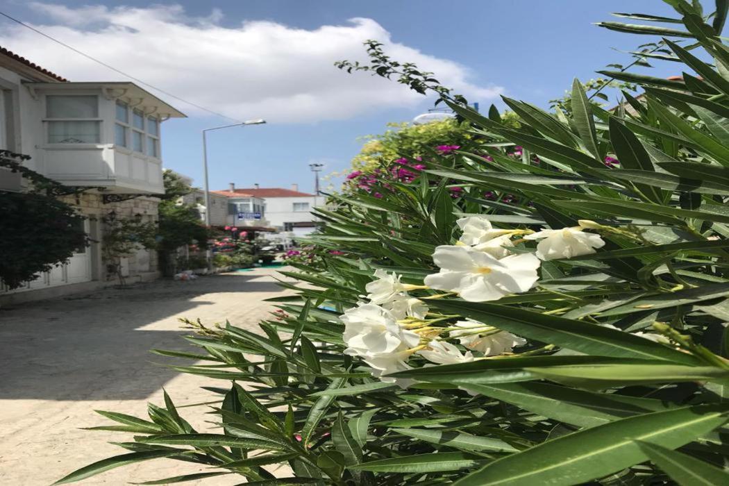 Beyaz Ev Hotel Alaçatı Exterior foto